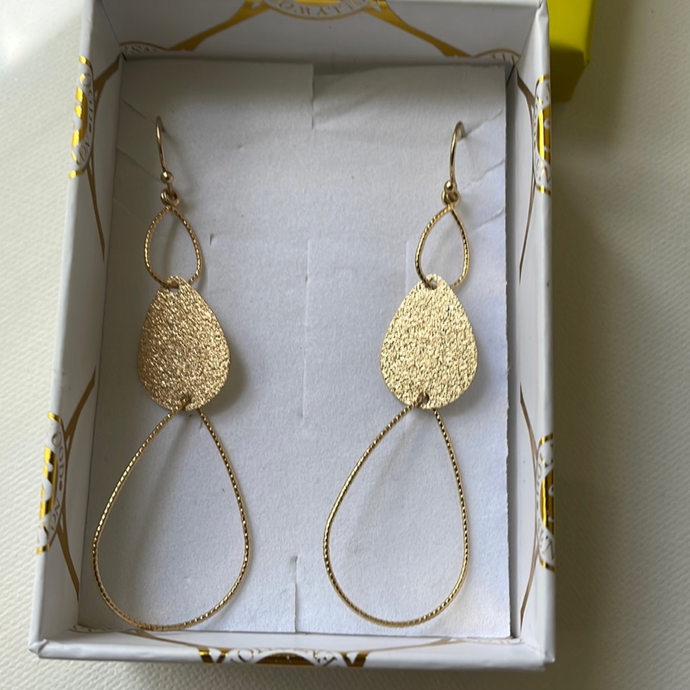 Hollywood Sensation Gold Earrings
